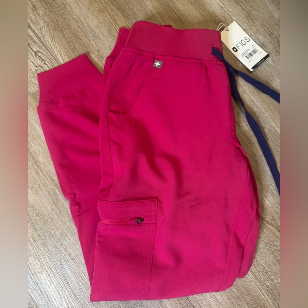 NWT Figs Ultra Rose Scrub Pants
